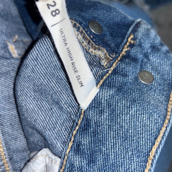 Pacsun Ultra High Rise Slim Ripped Jeans Medium Wash! Size 28 / US 6 - Picture 3 of 5